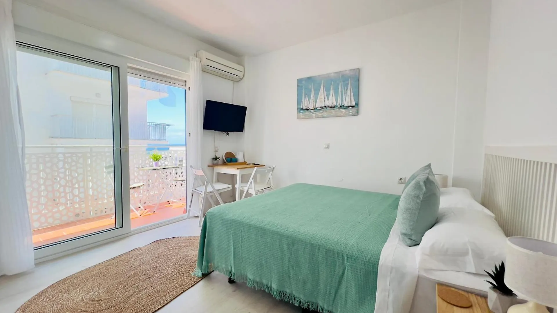 Estudio Velero En El Centro De Nerja - South Costa